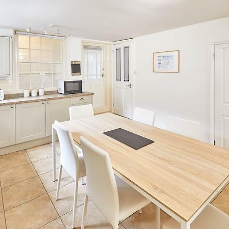 Host & Stay - Princess Place Townhouse Уитби Экстерьер фото