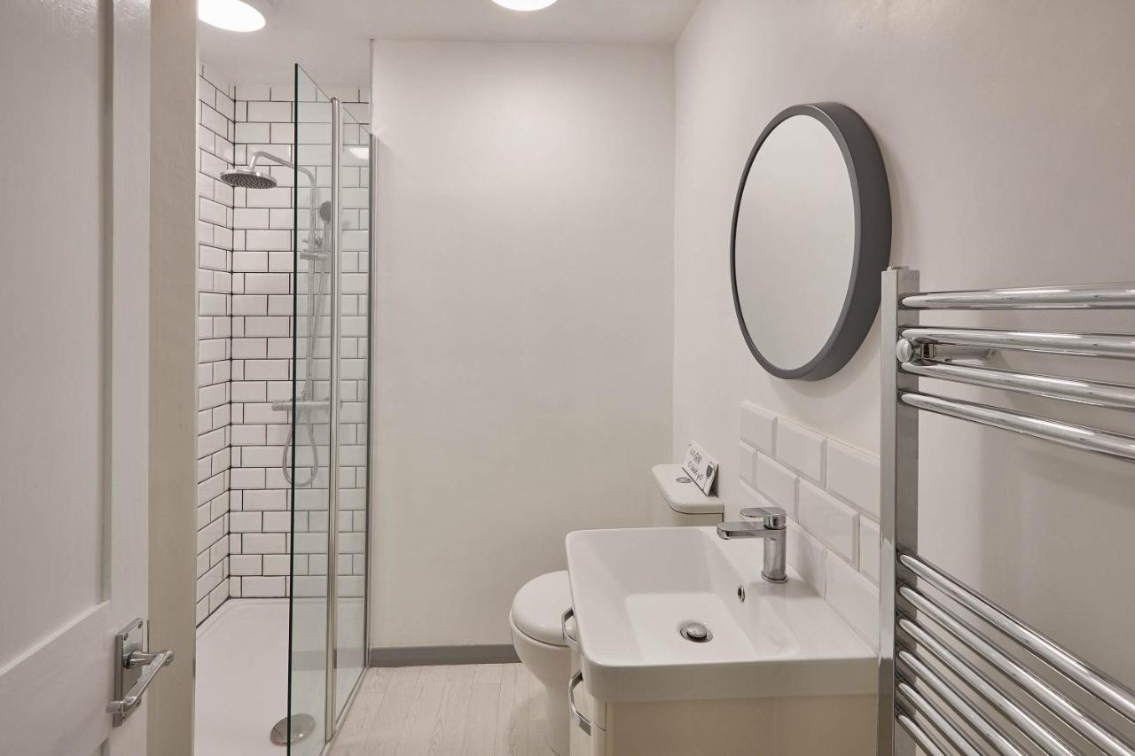 Host & Stay - Princess Place Townhouse Уитби Экстерьер фото