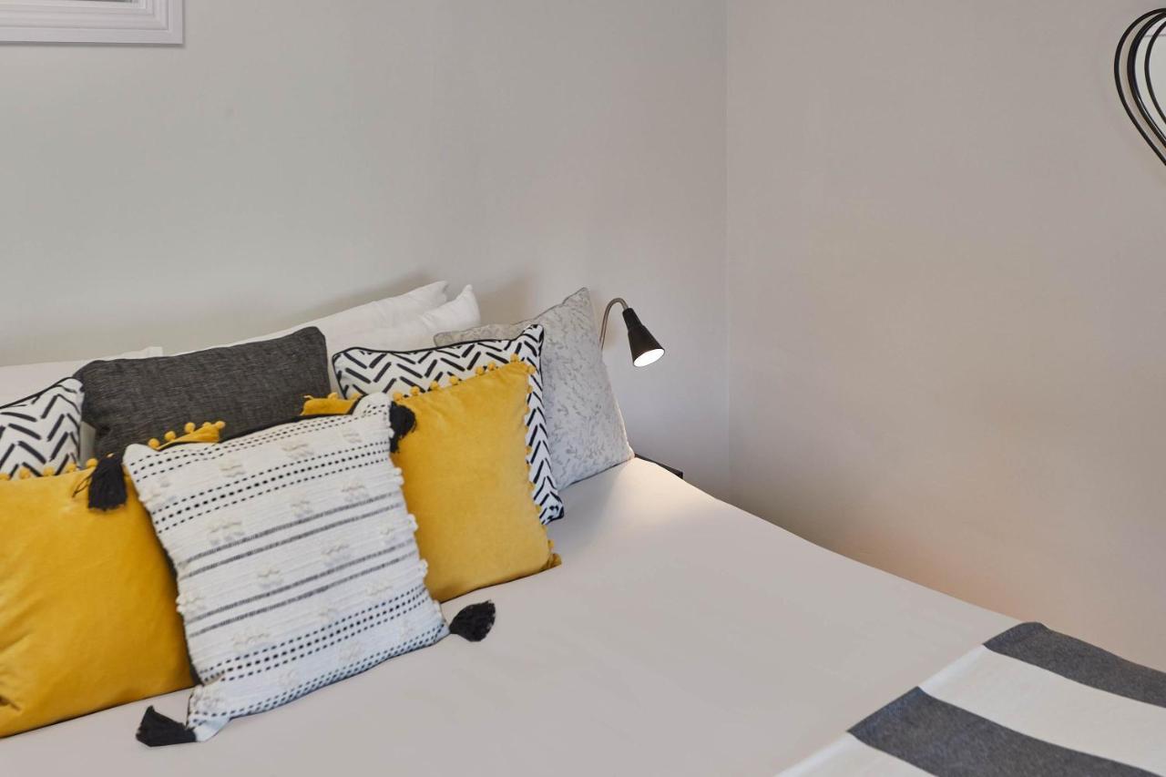 Host & Stay - Princess Place Townhouse Уитби Экстерьер фото