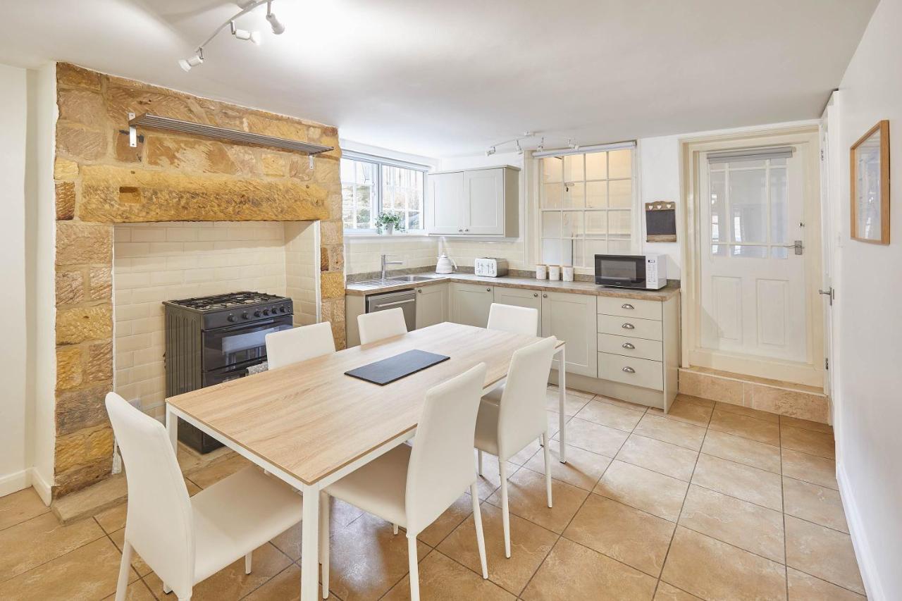 Host & Stay - Princess Place Townhouse Уитби Экстерьер фото