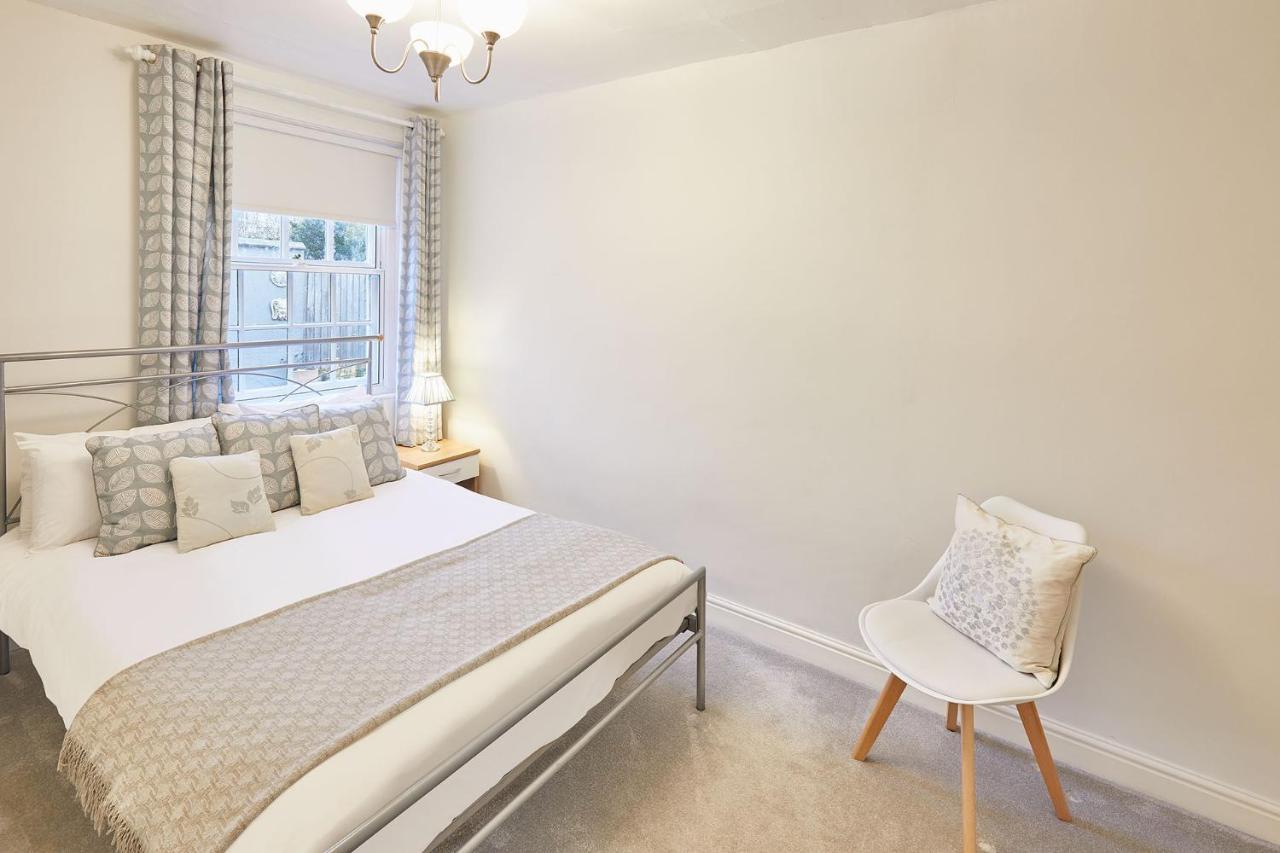 Host & Stay - Princess Place Townhouse Уитби Экстерьер фото