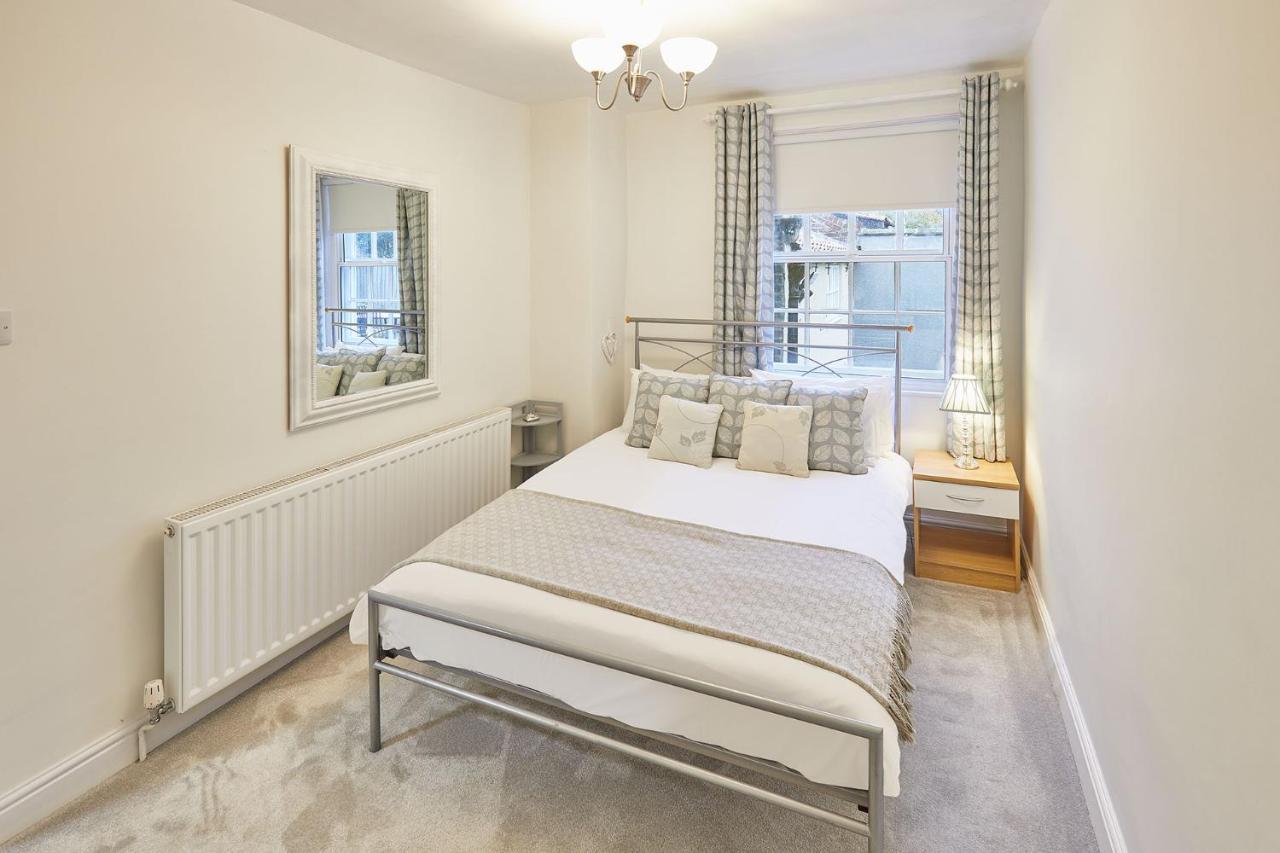 Host & Stay - Princess Place Townhouse Уитби Экстерьер фото